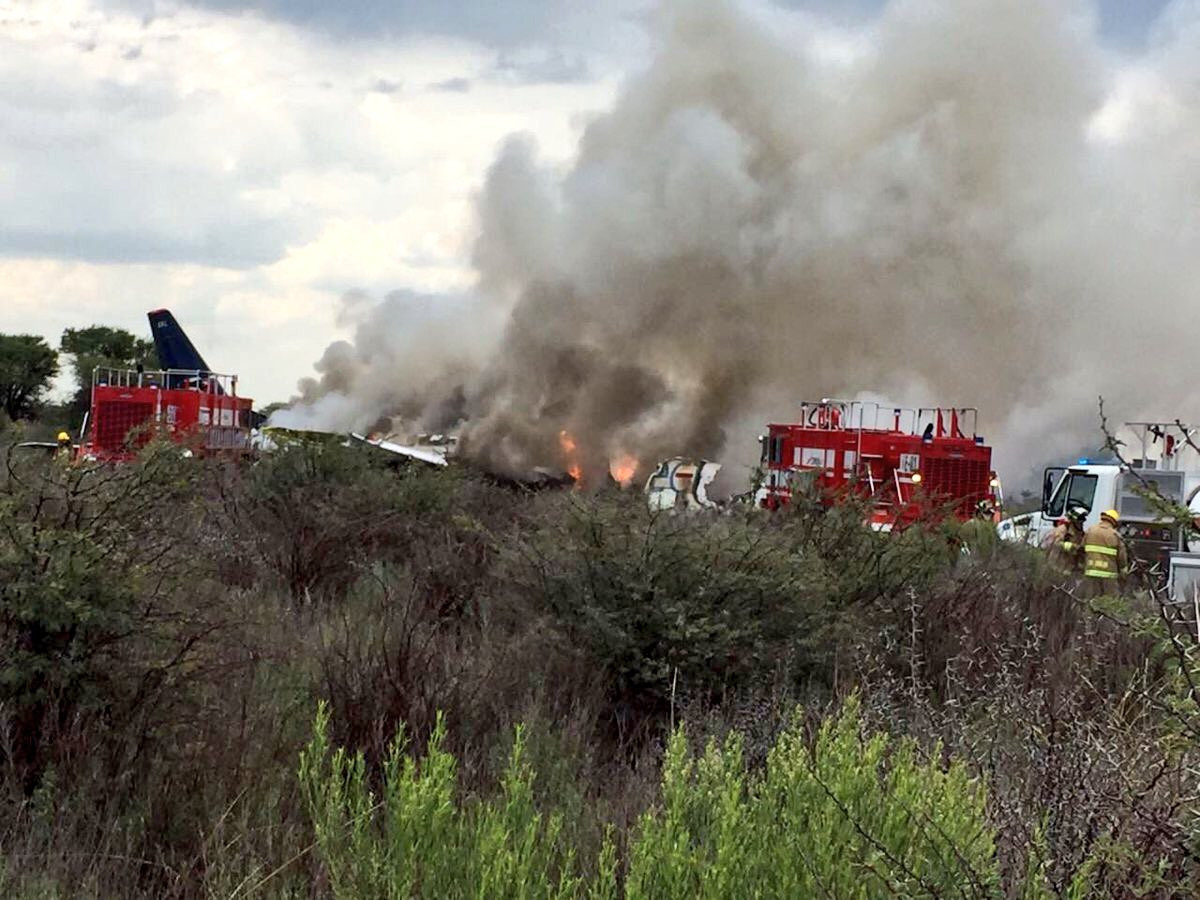 Hien truong may bay roi tai Mexico, 101 nguoi thoat chet than ky-Hinh-10