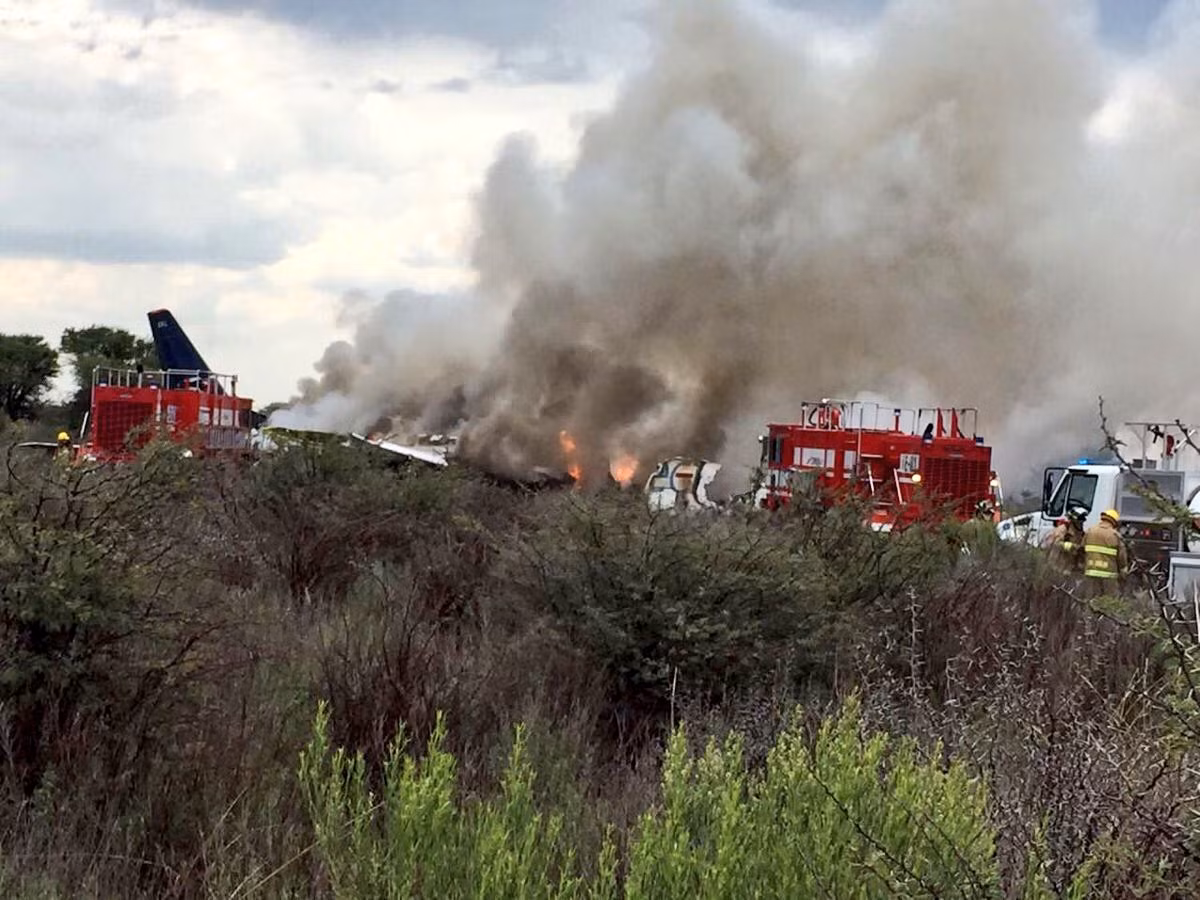 Hien truong may bay roi tai Mexico, 101 nguoi thoat chet than ky-Hinh-10