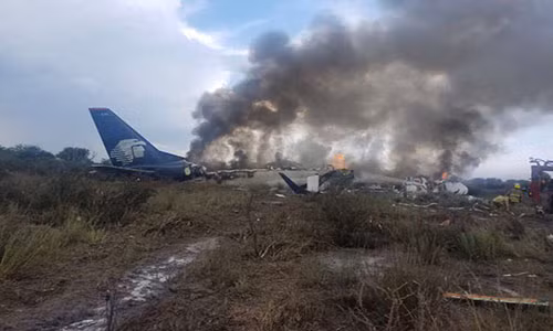 Hien truong may bay roi tai Mexico, 101 nguoi thoat chet than ky-Hinh-11