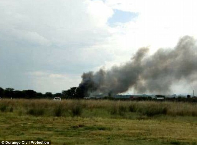 Hien truong may bay roi tai Mexico, 101 nguoi thoat chet than ky-Hinh-4