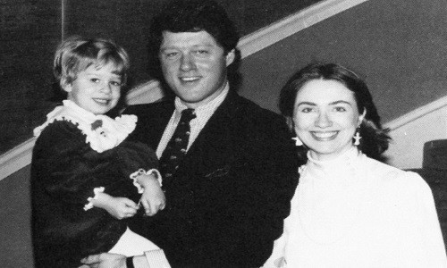 Chelsea Clinton sinh ngày 27/2/1980 tại Little Rock, bang Arkansas, là con gái duy nhất của cựu Tổng thống Clinton và cựu Ngoại trưởng Mỹ Hillary Clinton. Ảnh: usmagazine.com.