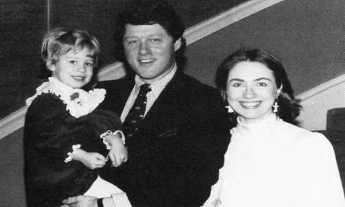 Chelsea Clinton sinh ngày 27/2/1980 tại Little Rock, bang Arkansas, là con gái duy nhất của cựu Tổng thống Clinton và cựu Ngoại trưởng Mỹ Hillary Clinton. Ảnh: usmagazine.com.