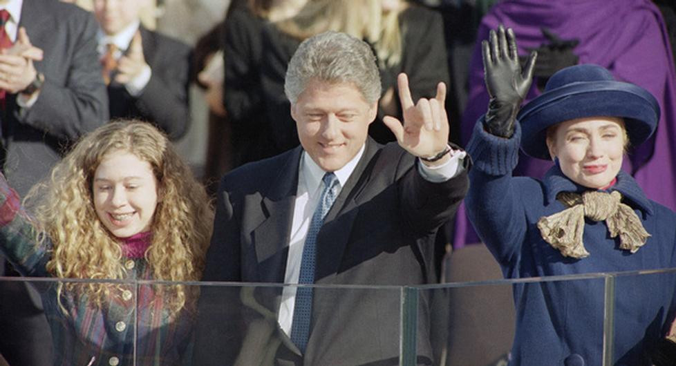 Chelsea bước chân vào Nhà Trắng năm 12 tuổi khi cha cô đắc cử Tổng thống Mỹ năm 1992. Tuy nhiên, cô vẫn được tận hưởng một cuộc sống bình yên như bao đứa trẻ khác. Ảnh: AP.