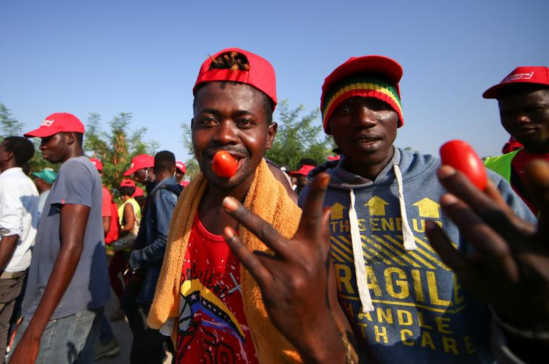 Nhiều lao động nhập cư tuần hành phản đối điều kiện lao động tại Italy, sau hai vụ tai nạn giao thông gần đây khiến 16 người nhập cư Châu Phi thiệt mạng gần Foggia. 