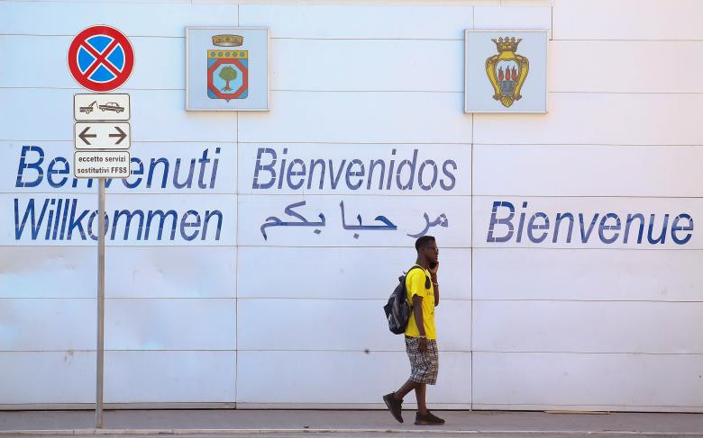 Theo Bộ trưởng Nội vụ Italy Matteo Salvini, các tổ chức mafia kiểm soát hầu hết thị trường lao động cho các trang trại trong khu vực Foggia.