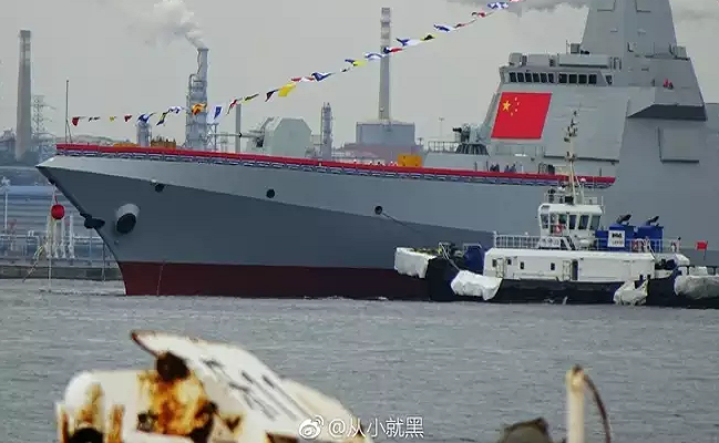 Sử dụng 4 động cơ tuốc bin khí QC-280 với công suất tổng cộng lên tới 150.000 mã lực, Type 055 có thể đạt tốc độ tối đa lên tới 30 hải lý/giờ và phạm vi hoạt động là 9.300 km. Ảnh: Popular Science.