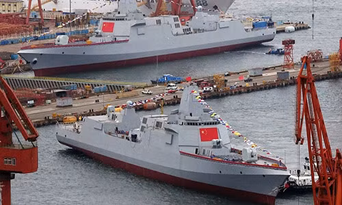 Theo Navy Recognition, Trung Quốc đã bắt đầu tiến hành đợt thử nghiệm trên biển đối với các tàu khu trục Type 055 đầu tiên của nước này trong hôm 24/8. Con tàu được chế tạo tại nhà máy đóng tàu ở Đại Liên và Thượng Hải. Ảnh: Defpost.
