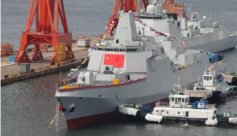 Tàu khu trục đa năng Type 055 có chiều dài 180 mét, rộng 20 m và lượng choán nước từ 12 đến 13 nghìn tấn. Nó được thiết kế để thực hiện các nhiệm vụ phòng không và chống ngầm,... Ảnh: Popular Science.