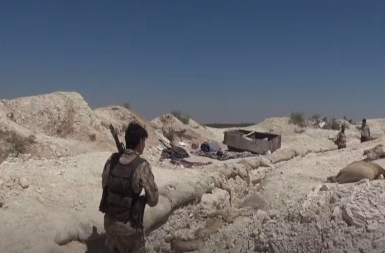 Trước đó, ngày 22/8, phiến quân IS đã đẩy lui cuộc tấn công của Quân đội Syria nhằm vào thành trì cuối cùng của bọn chúng tại vùng núi chiến lược Al-Safa thuộc tỉnh Sweida. Ảnh: SF.