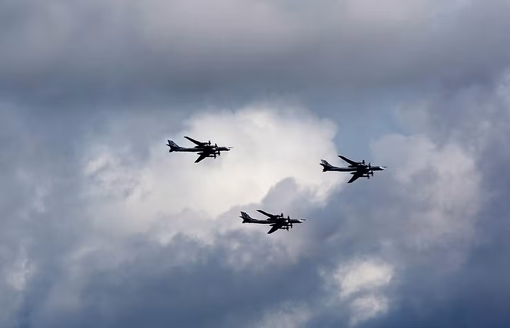 Trong diễn biến khác trên chiến trường Syria, tại Idlib, các máy bay chiến đấu của Không quân Nga liên tục tiến hành những chuyến bay tuần tra ở phía tây và nam tỉnh này trong 72 giờ qua để theo dõi các động thái của các tay súng phiến quân trong bối cảnh Quân chính phủ Damascus đang chuẩn bị mở chiến dịch quân sự quy mô lớn trong khu vực. Ảnh: AMN.