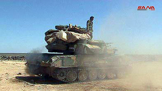 Nguồn tin chiến trường cho biết thêm, lực lượng chính phủ Damascus cũng phá hủy nhiều xe quân sự, vũ khí và đạn dược của phiến quân IS trên đường tiến quân về Taloul al-Safa. Ảnh: SANA.