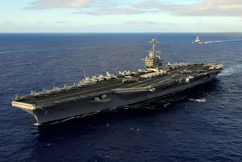 Tàu được đặt tên theo Thượng nghị sĩ John C. Stennis của tiểu bang Mississippi. Nhiệm vụ của tàu sân bay USS John C. Stennis là tiến hành duy trì hoạt động không chiến triển khai trên toàn cầu. Ảnh: Pinterest.