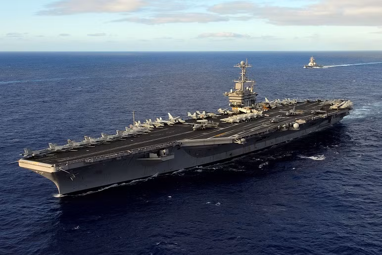 Tàu được đặt tên theo Thượng nghị sĩ John C. Stennis của tiểu bang Mississippi. Nhiệm vụ của tàu sân bay USS John C. Stennis là tiến hành duy trì hoạt động không chiến triển khai trên toàn cầu. Ảnh: Pinterest.