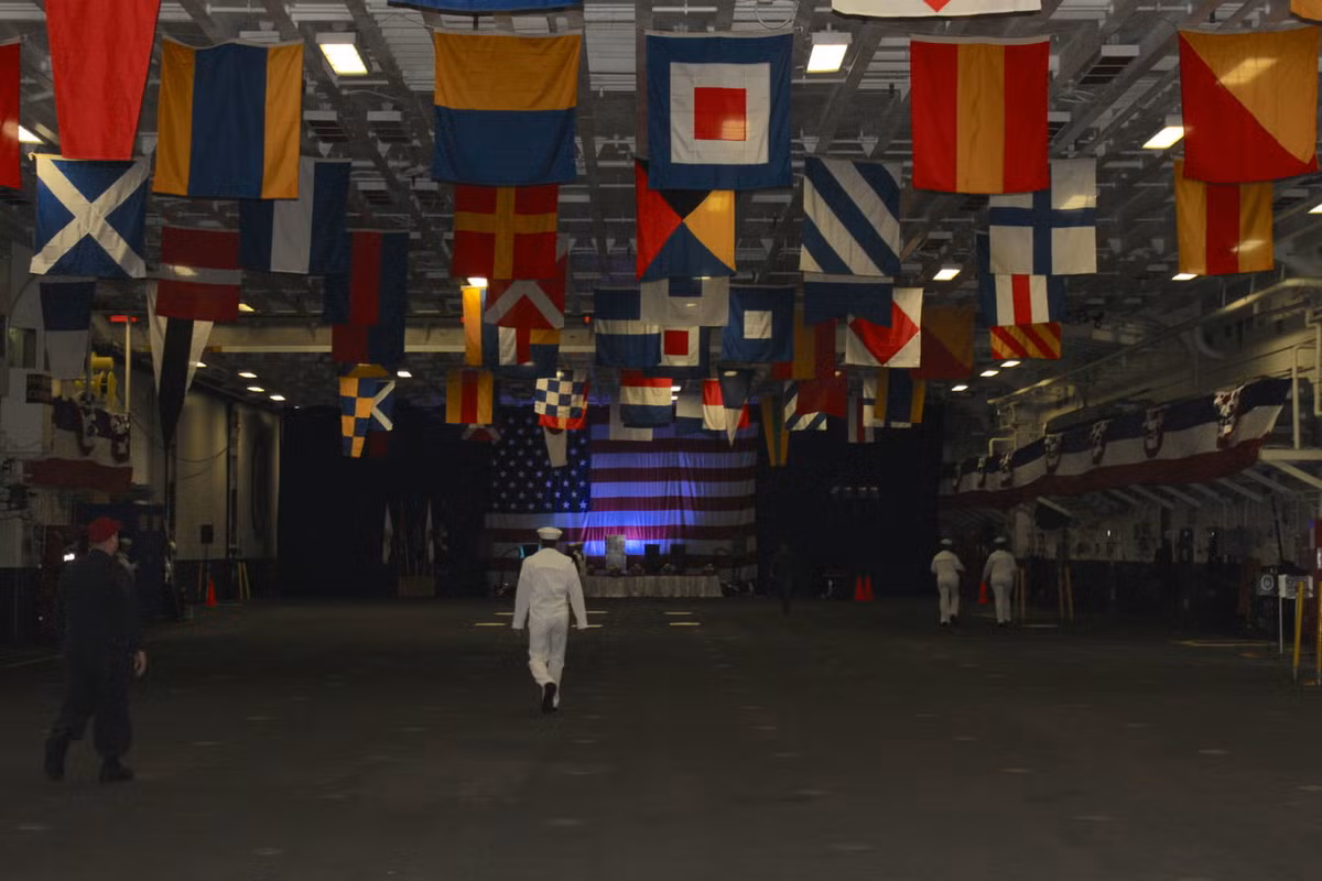 Soi dan vu khi “khung” tren tau tan cong do bo USS Kearsarge-Hinh-11