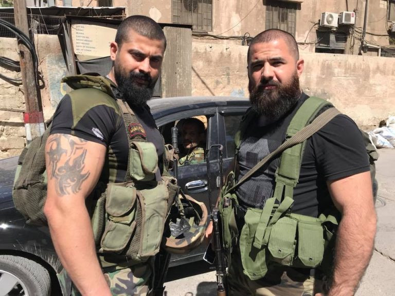 Cùng lúc, các đơn vị pháo binh Quân đội Syria liên tục oanh kích và phá hủy nhiều căn cứ của phiến quân Hayat Tahrir al-Sham (HTS) trong khu vực. Ảnh: AMN.