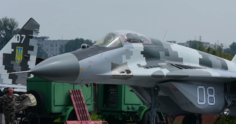 Cùng với đó, MIG-29MU1 có thể mang theo bom có tổng trọng lượng lên tới khoảng 3 tấn. Ảnh: Youtube.