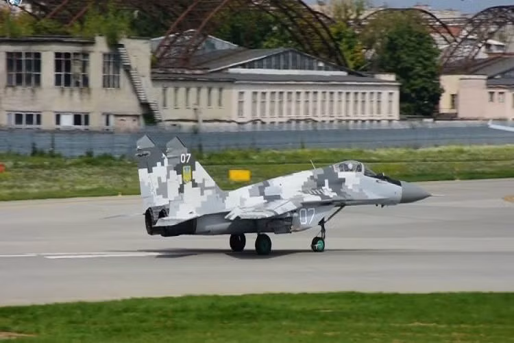 Theo đó, hai chiếc tiêm kích MIG-29 đã trải qua quá trình "đại trùng tu" lên chuẩn MIG-29MU1 với nhiều tính năng vượt trội. Ảnh: Defence Blog.