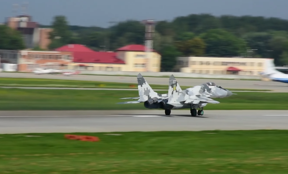 Nhiệm vụ của MIG-29MU1 là phá hủy mục tiêu trên không quan sát được trong phạm vi radar và tiêu diệt các mục tiêu trên mặt đất bằng cách sử dụng vũ khí dẫn đường trong điều kiện bay trực quan. Ảnh: Youtube.