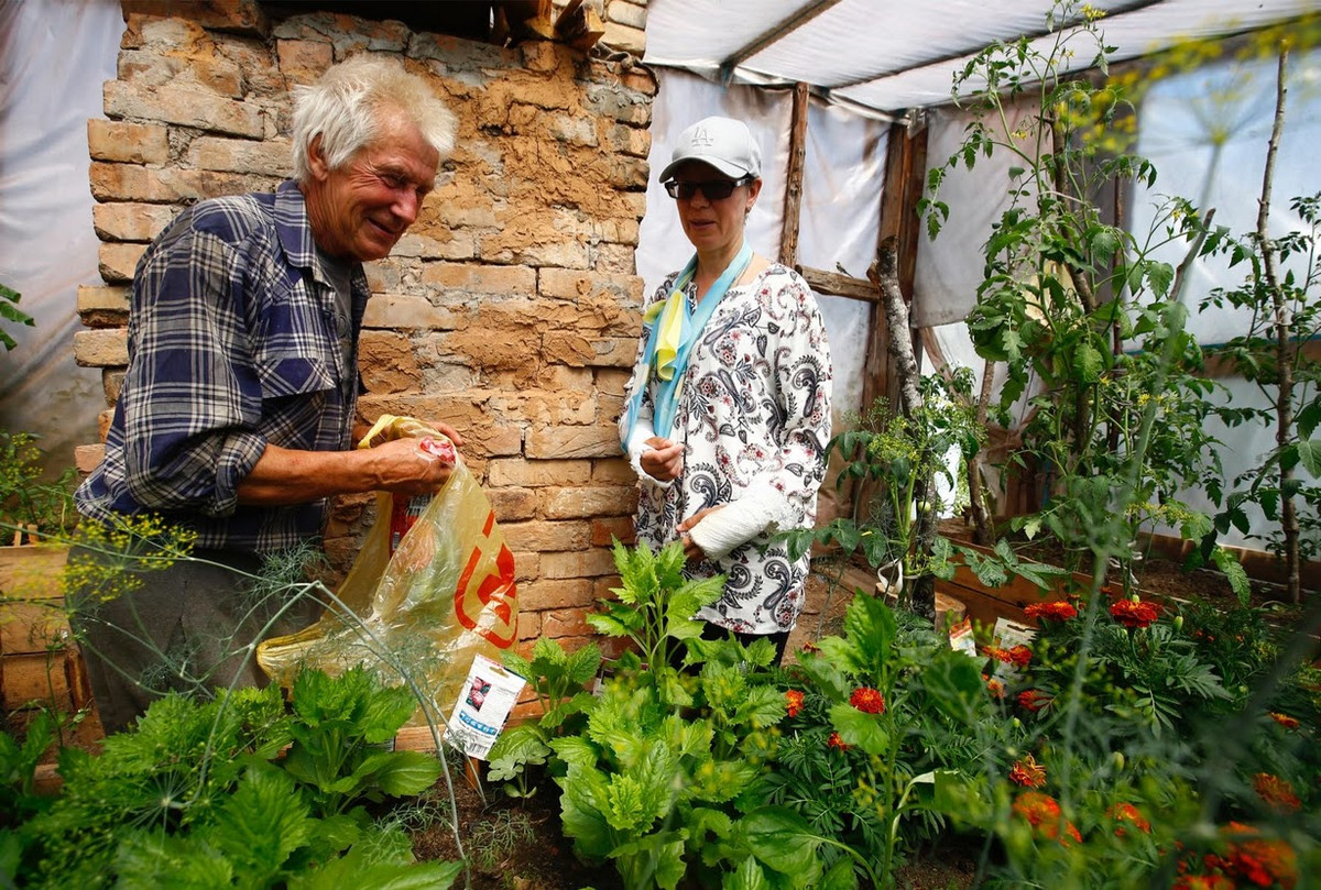“Veronika còn giúp chúng tôi bán một số hàng hóa như thịt, trứng,…để thêm thu nhập. Cùng với khoản lương hưu, chúng tôi đủ sống”, ông Yuri chia sẻ.
