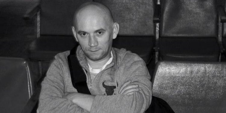 Danh tính của ba nạn nhân được xác định là nhà báo Orhan Dzhemal, đạo diễn Aleksandr Rastorguyev và quay phim Kirill Radchenko. Dzhemal từ lâu là một nhà báo chiến trường nổi tiếng và ông đã từng bị thương khi đưa tin tại Syria. Trong khi đó, ông Rastorguyev đã giành được nhiều giải thưởng danh tiếng từ những bộ phim tài liệu của mình. Cả 3 nhà báo này đều làm việc cho "Trung tâm quản lý điều tra" của ông Mikhail Khodorkovsky. Ảnh: BI.