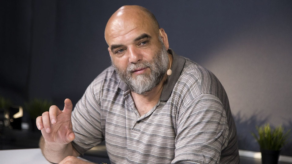 Trước đó, Bộ Ngoại giao Nga đã xác nhận và công bố danh tính của ba nhà báo Nga bị sát hại gần thành phố Sibut, cách thủ đô Bangui của Cộng hòa Trung Phi 300 km về phía bắc, hồi đầu tuần. Ảnh: Youtube.