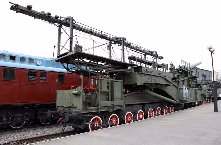 Sau 1945, các khẩu đại pháo trên tàu hỏa TM-3-12 được Phần Lan bàn giao lại cho Liên Xô, tiếp tục hoạt động cho tới tận năm 1991. Các khẩu siêu pháo trên tàu hỏa chính thức rời "vị trí chiến đấu" vào năm 1999 và về nghỉ tại Công viên Chiến thắng Moscow, Bảo tàng đường sắt Varshavsky (St.Petersburg).