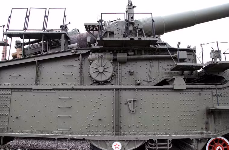 Ít nhất ba khẩu đại pháo trên tàu hỏa TM-3-12 đã được chế tạo vào năm 1938, sử dụng trong Chiến tranh Liên Xô - Phần Lan giai đoạn 1939-1940. Ngoài ra, nó cũng được sử dụng trong giai đoạn đầu cuộc Chiến tranh Thế giới thứ 2 (tháng 6-12/1941) phòng thủ căn cứ Hải quân Liên Xô ở Phần Lan.