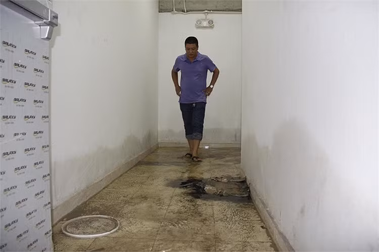 Nhiều hạng mục đảm bảo chất lượng sinh hoạt trong tòa nhà như: hệ thống thông gió hành lang, thoát khí ra khỏi tòa nhà trên tầng mái, hút mùi phòng rác, quạt gió cabin tháng máy...cũng bị chủ đầu tư tự ý cắt bớt.