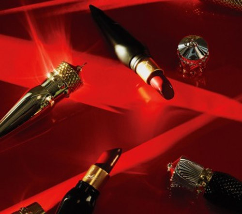 So với những thương hiệu nổi tiếng khác như Lancome Paris, Tom Ford, mức giá này rõ ràng không rẻ. Trang USmagazine thậm chí còn gọi đây là "thỏi son chết người". Theo trang này, với 90 USD, bạn có thể sở hữu trong tay từ 3 đến 9 sản phẩm của thương hiệu khác, mà chất lượng cũng không tồi.