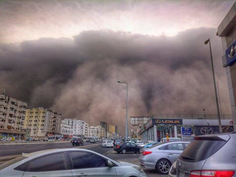 Hình ảnh bão cát tràn vào thành phố Jeddah (Nguồn: Twitter)