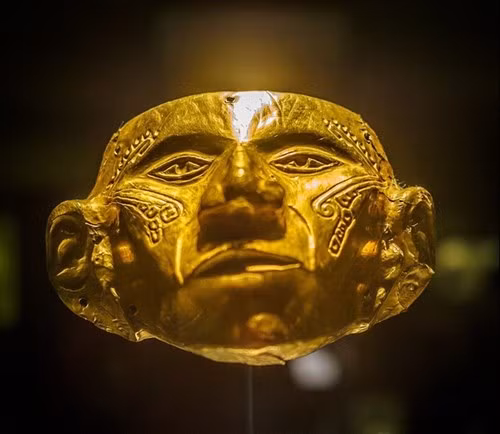 Chiếc mặt nạ ra đời trong khoảng thời gian từ năm 200 trước Công nguyên tới năm 900 sau Công nguyên.