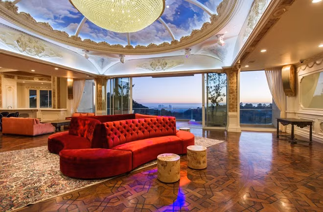 Tọa lạc trên diện tích gần 5.000 m2 Palazzo di Amore quả thực rộng lớn đến kinh ngạc.