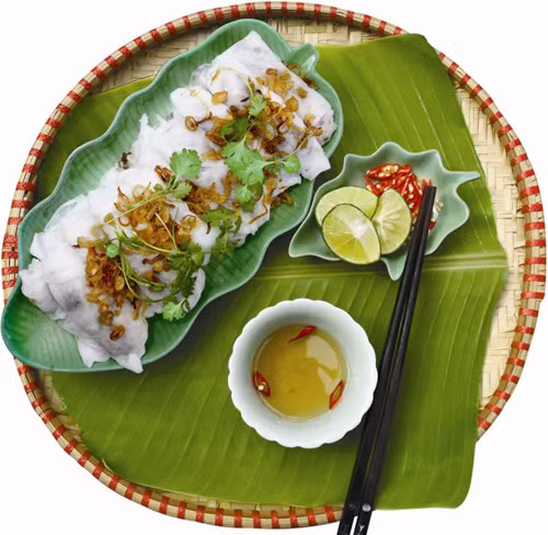  Cách pha nước chấm bánh cuốn. Nguyên liệu: 300 ml nước lọc, 1 thìa đường, 1 thìa nước mắm, ớt băm, ít dấm hoặc chanh nêm sau cùng cho vừa độ chua.