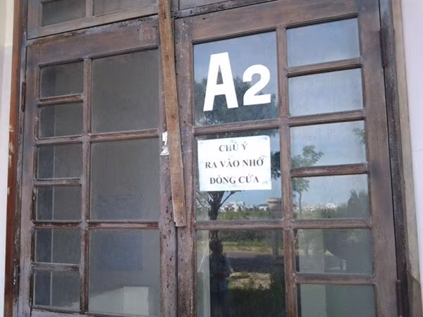 Lác đác trong 1, 2 căn hộ, có vận động viên ở nhưng rất nhếch nhác. 