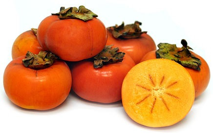 Quả hồng ít calo, ăn như một loại hoa quả tươi hoặc sấy khô đều ổn. Loại quả này chứa nhiều chất phong phú như phốt pho, canxi và vitamin trong đó có vitamin A và C. Tác dụng chữa bệnh của quả hồng cũng rất đa dạng.