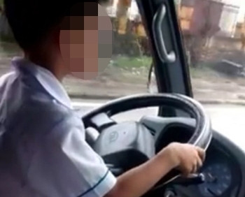 Ong bo cho con 6 tuoi lai oto bi phat 3 trieu dong