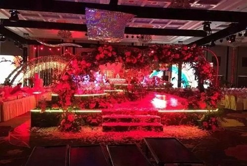 Được biết, cô dâu là con gái của một đại gia có công ty niêm yết trên sàn chứng khoán nằm trong top 500 doanh nghiệp mạnh nhất Trung Quốc.