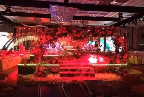 Được biết, cô dâu là con gái của một đại gia có công ty niêm yết trên sàn chứng khoán nằm trong top 500 doanh nghiệp mạnh nhất Trung Quốc.