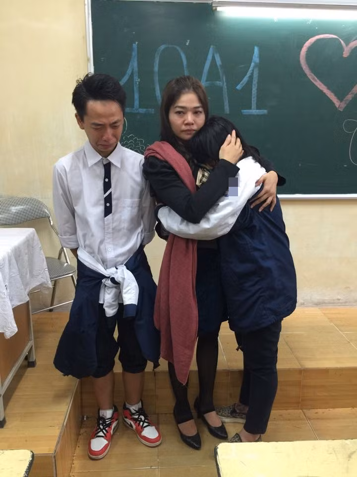 Bui phan, nuoc mat va nhung dua con-Hinh-2