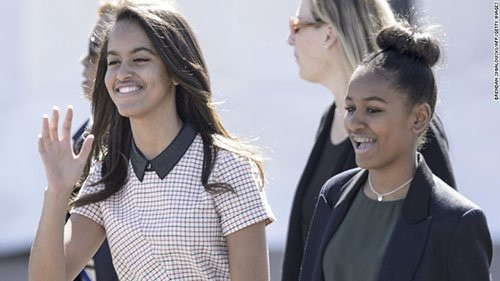 Malia và Sasha tại Alabama, năm 2015.