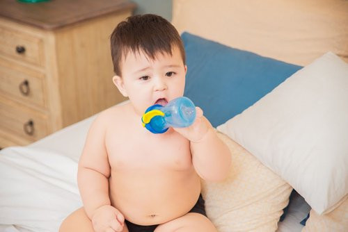 ... và thân hình trắng mũm mĩm.