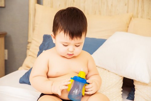 Bí Bo tên thật là Salman, là một cậu bé lai.