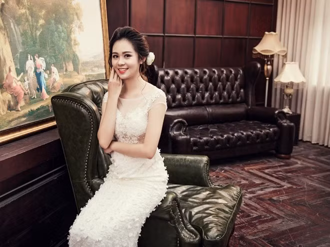 Đó cũng là những sở trường của Phạm Thị Ngọc Trang, sinh viên lớp K53-CLC2. Châm ngôn sống của nữ sinh này là " Bạn sinh ra là một nguyên bản, đừng chết đi như một bản sao".