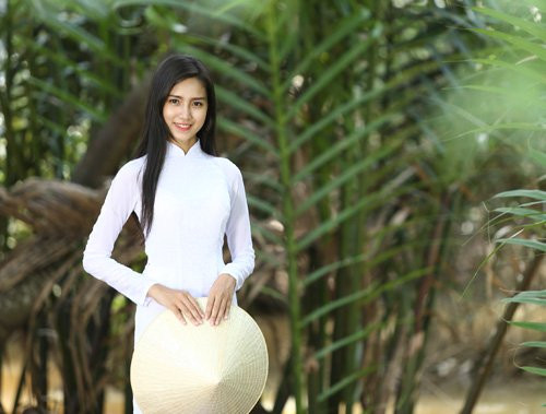 Các nữ sinh có mặt ở vòng trong sẽ được tham gia các lớp kỹ năng như: Giao tiếp, nấu ăn, tham gia các trò chơi tập thể.