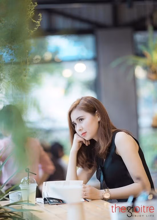 Theo Hoài Thu: “Người phụ nữ hiện đại trước hết là người có tâm tốt, có học thức và phải có lao động để độc lập tài chính của mình. Không phải cứ đẹp, cứ xài hàng hiệu là phụ nữ hiện đại”.