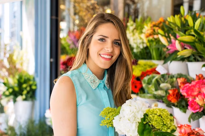 6. Julia Engel (Gal Meets Glam) mới 23 tuổi nhưng có lượng fan hùng hậu trên Pinterest và Instagram. Tuy trông có vẻ hơi “dừ” so với tuổi, cô vẫn được nhiều người hâm mộ nhờ gu thời trang hiện đại và cá tính.