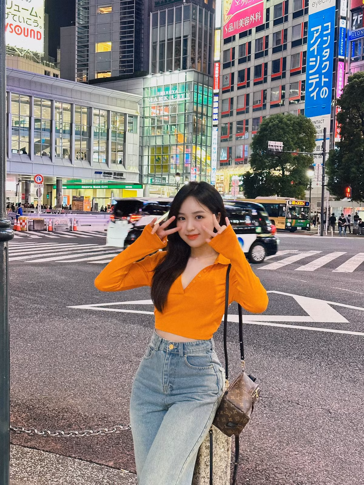 So với Phương Uyên thì vóc dáng của Phương Anh rõ rệt "vòng nào ra vòng nấy" hơn vì cô đã trải qua sinh nở.