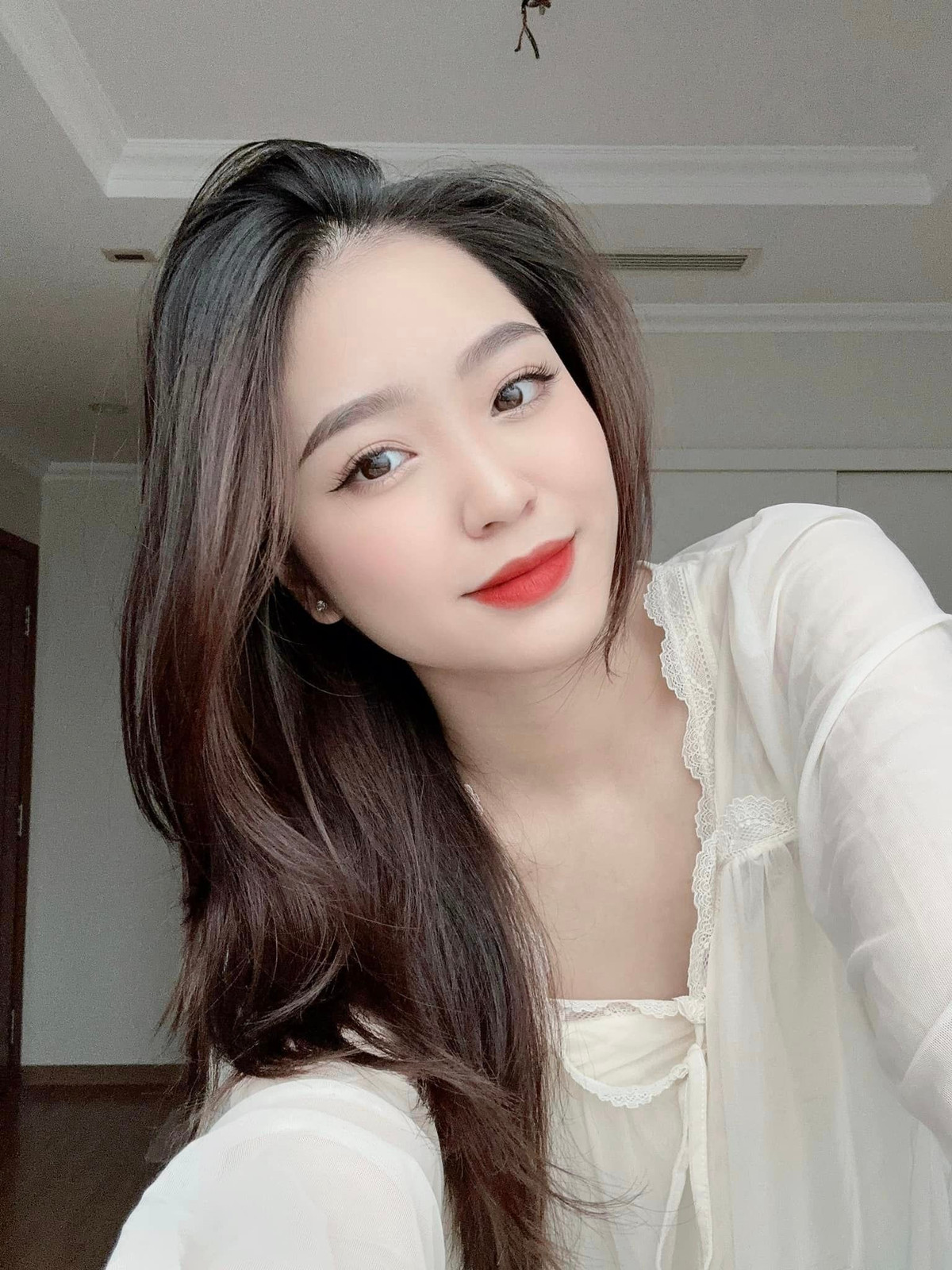 Trong mắt cô em Phương Uyên, chị gái là một người chị luôn biết nhường nhịn và bảo vệ em gái nhỏ. Ảnh: FBNV