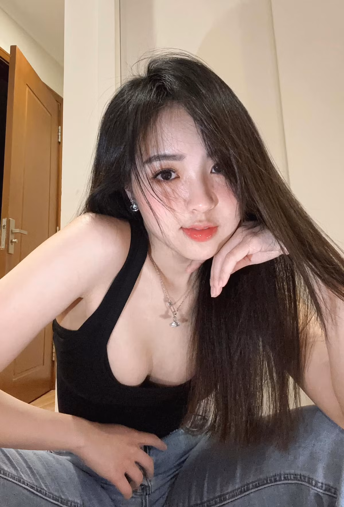 Về phía Lê Phương Anh, cô nàng là mẫu ảnh được nhiều người bấm theo dõi. Dù sinh năm 1997 nhưng ít ai biết rằng, Phương Anh đã lên chức mẹ từ khá sớm.