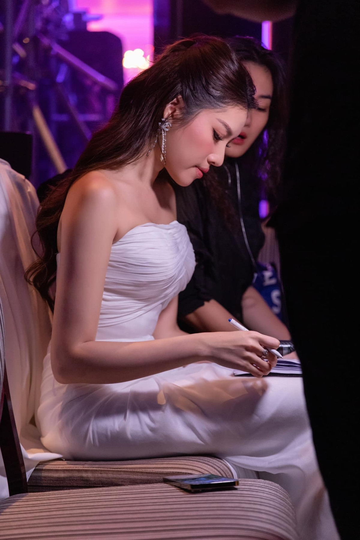 Những chia sẻ này của Thanh Thanh Huyền nhanh chóng gây chú ý, bởi lẽ đây cũng là lần hiếm hoi cô nói về chuyện làm việc với giới thượng lưu và quan điểm người đẹp - đại gia.